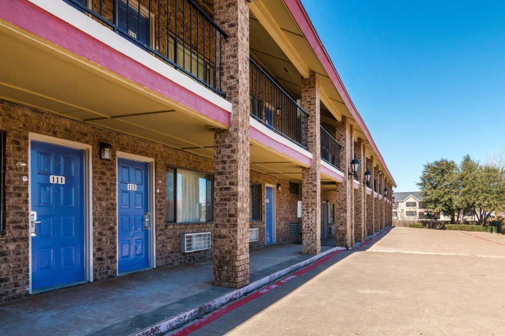Motel 6-Arlington, TX - UTA